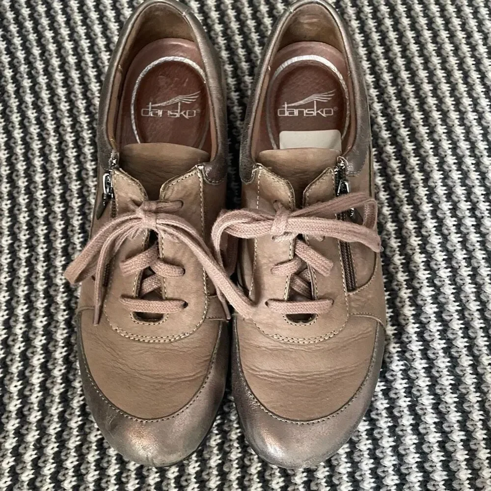 Dansko Loretta Oxford women’s shoe size 8.5-9 (39)